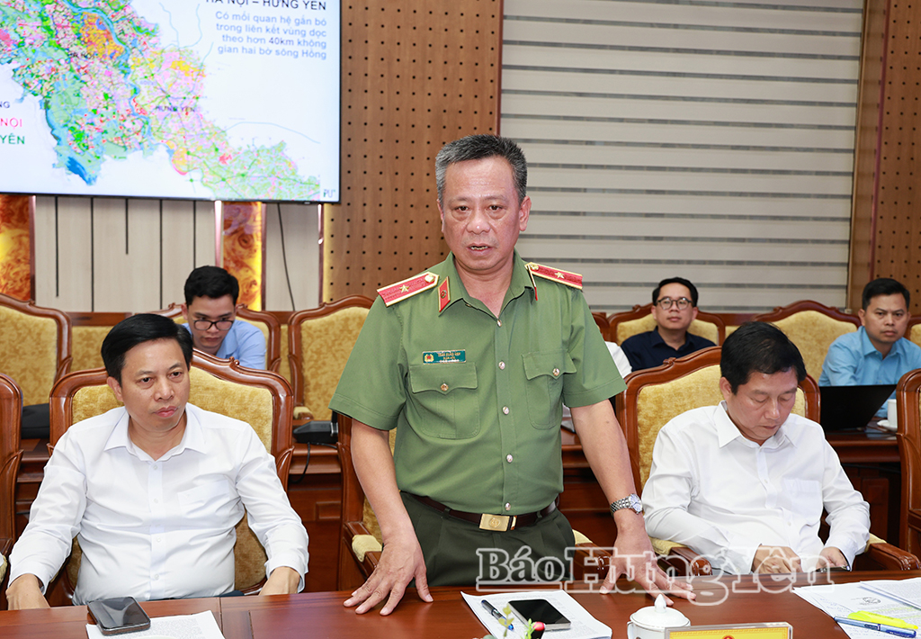 Đồng chí Thiếu tướng Trần Xuân Ánh, Ủy viên Ban Thường vụ Tỉnh ủy, Giám đốc Công an tỉnh phát biểu tại buổi làm việc.