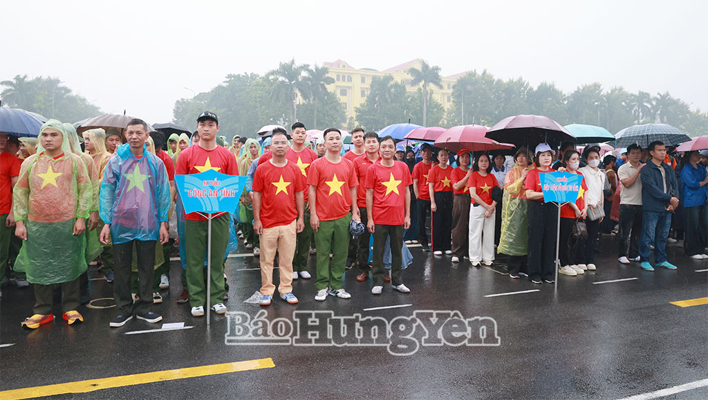 Các lực lượng tham gia lễ phát động.