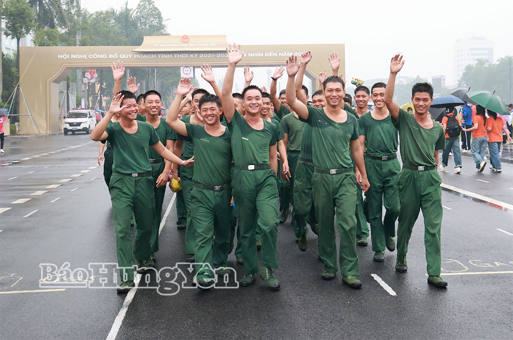 Cán bộ, chiến sĩ Bộ Chỉ huy Quân sự tỉnh hưởng ứng lễ phát động.