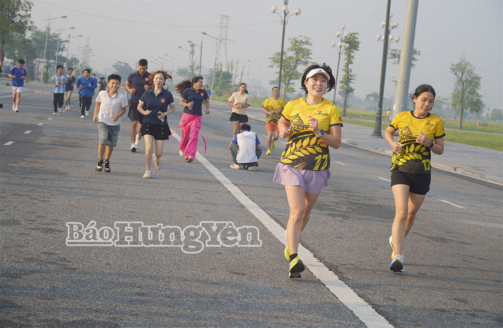 Thành viên Câu lạc bộ chạy bộ đường dài Thái Bình Runners tham gia “UpRace 2026”.