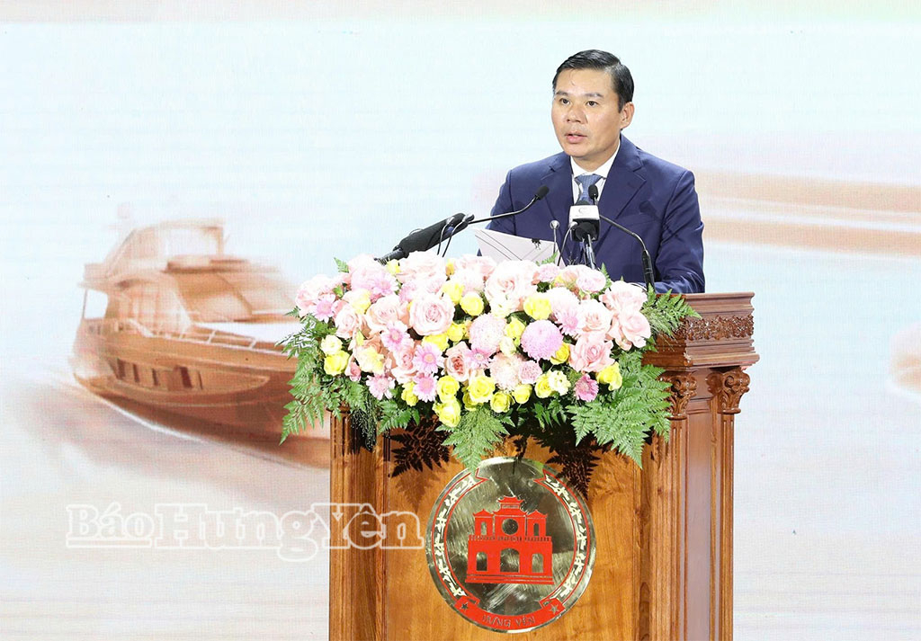 Đồng chí Nguyễn Lê Huy, Ủy viên Ban Thường vụ Tỉnh ủy, Phó Chủ tịch Thường trực UBND tỉnh Hưng Yên công bố Quyết định của Thủ tướng Chính phủ thành lập Khu Công nghệ cao Hưng Yên; Công bố Quyết định về xếp loại tỉnh Hưng Yên là đơn vị hành chính loại I.