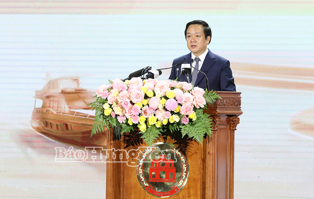 Đồng chí Phạm Quang Ngọc, Ủy viên Ban Chấp hành Trung ương Đảng, Bí thư Tỉnh ủy phát biểu tại hội nghị.