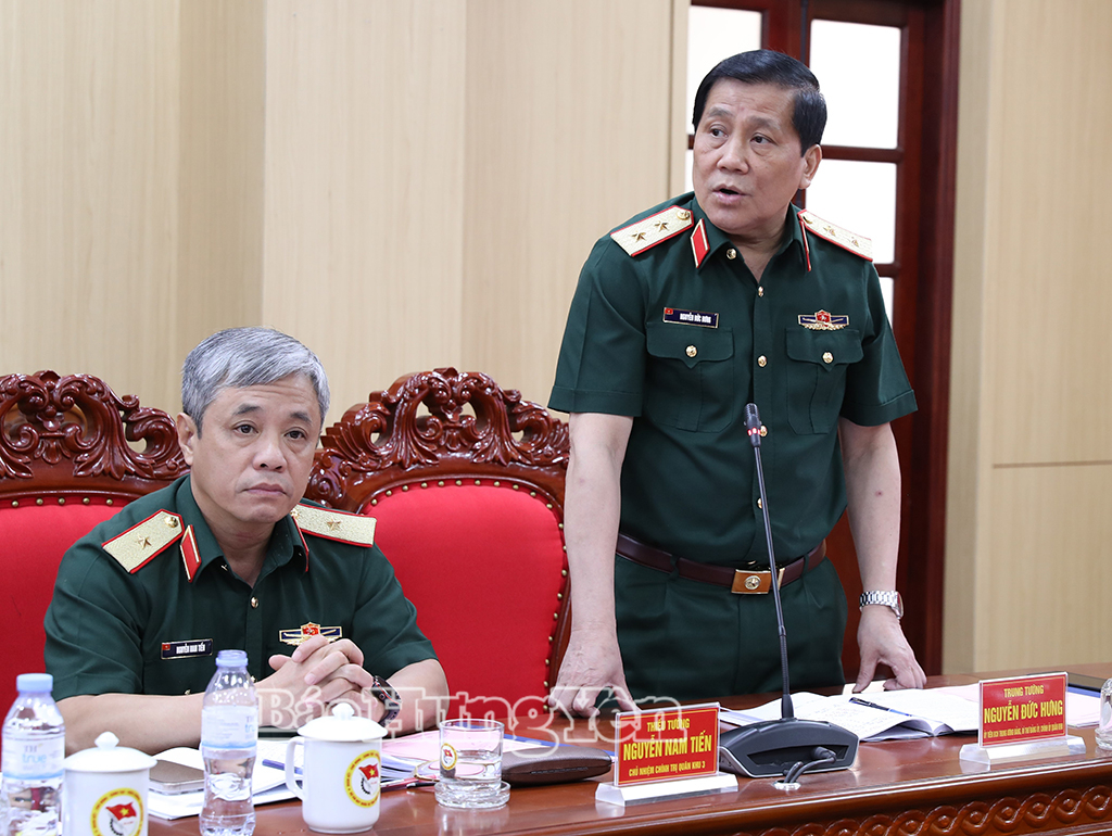 Trung tướng Nguyễn Đức Hưng, Ủy viên Ban Chấp hành Trung ương Đảng, Ủy viên Quân ủy Trung ương, Bí thư Đảng ủy, Chính ủy Quân khu 3 phát biểu tại hội nghị.