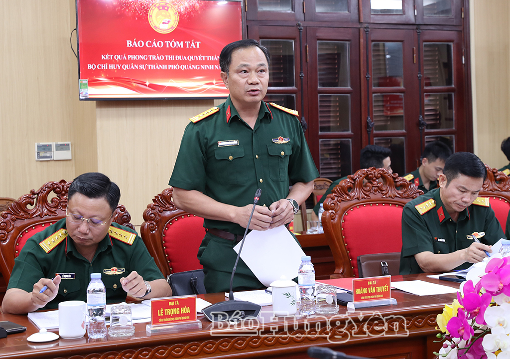 Lãnh đạo Bộ CHQS thành phố Quảng Ninh phát biểu tại hội nghị.