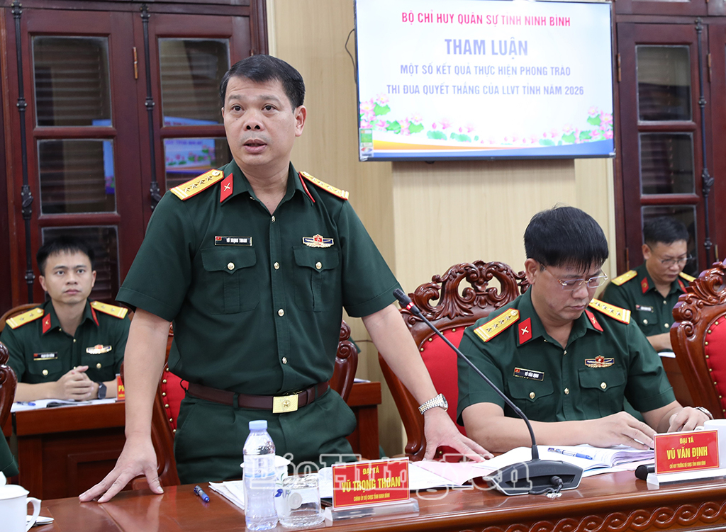 Lãnh đạo Bộ CHQS tỉnh Ninh Bình phát biểu tại hội nghị.