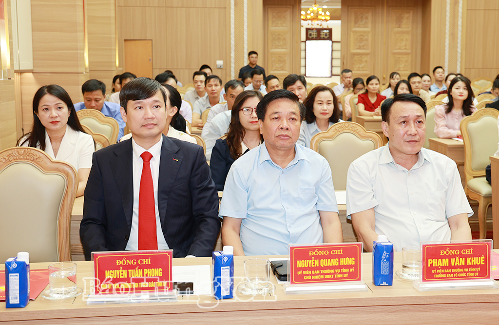 Các đại biểu dự hội nghị.