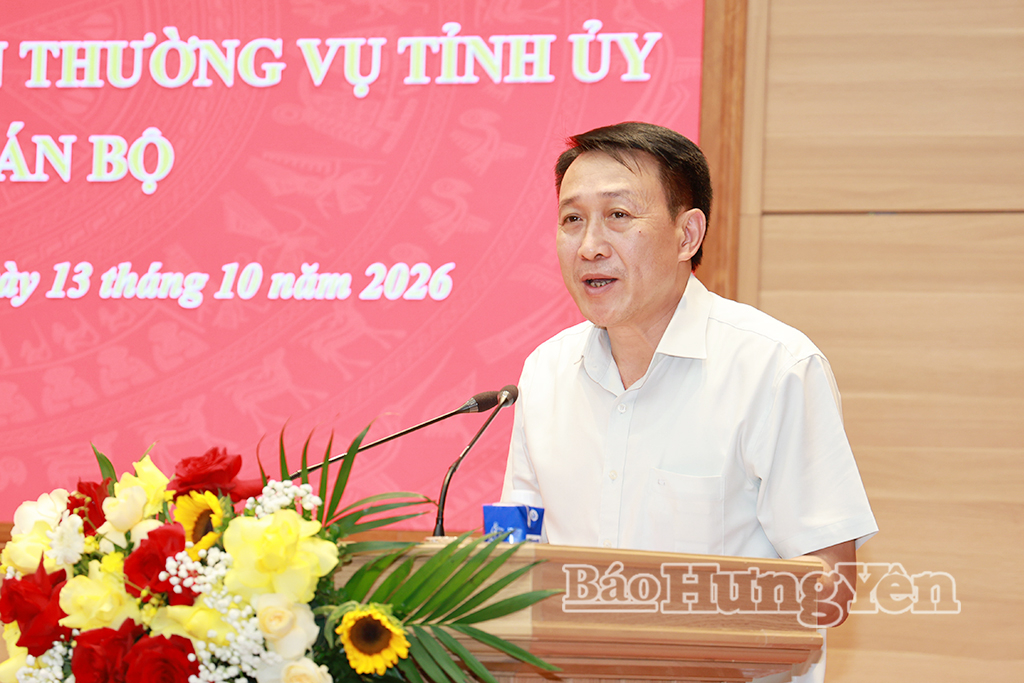 Đồng chí Phạm Văn Khuê, Ủy viên Ban Thường vụ Tỉnh ủy, Trưởng ban Tổ chức Tỉnh ủy công bố quyết định của Ban Thường vụ Tỉnh ủy về công tác cán bộ.