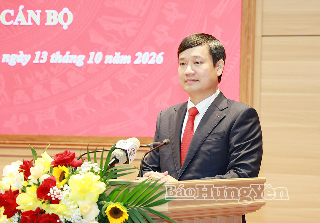 Đồng chí Nguyễn Tuấn Phong, Trưởng ban Tuyên giáo Tỉnh ủy phát biểu nhận nhiệm vụ.