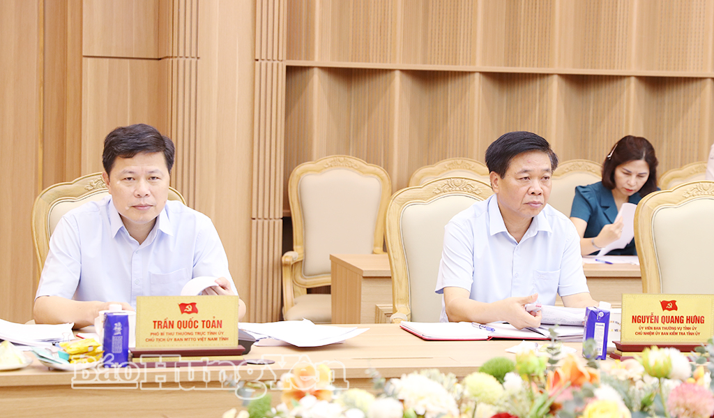 Đồng chí Trần Quốc Toản, Phó Bí thư Thường trực Tỉnh ủy, Chủ tịch Ủy ban MTTQ Việt Nam tỉnh và đại biểu dự cuộc họp.
