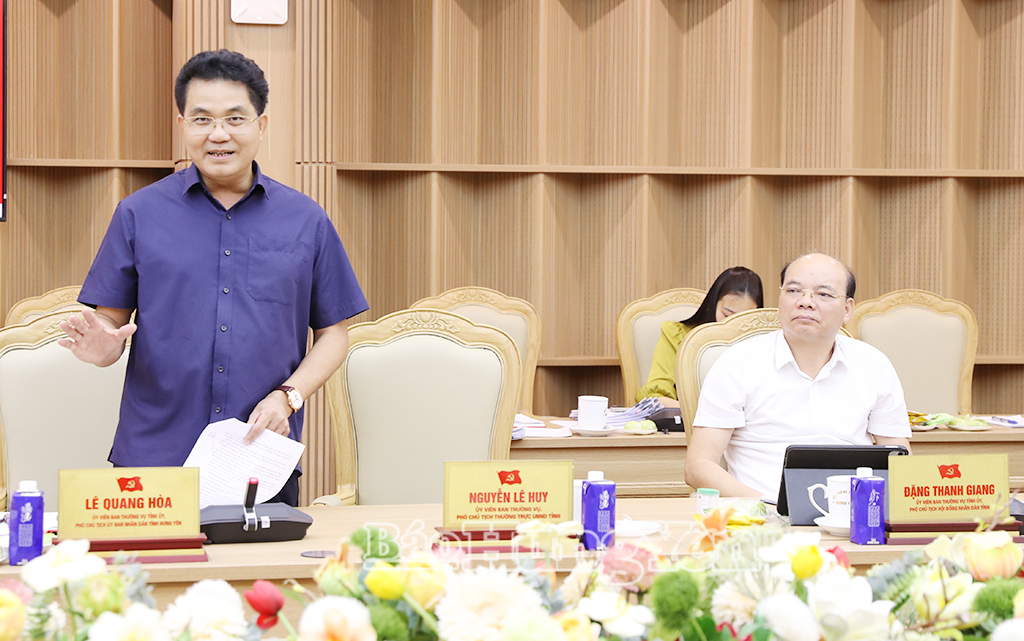 Đồng chí Lê Quang Hòa, Ủy viên Ban Thường vụ Tỉnh ủy, Phó Chủ tịch UBND tỉnh phát biểu tại cuộc họp.