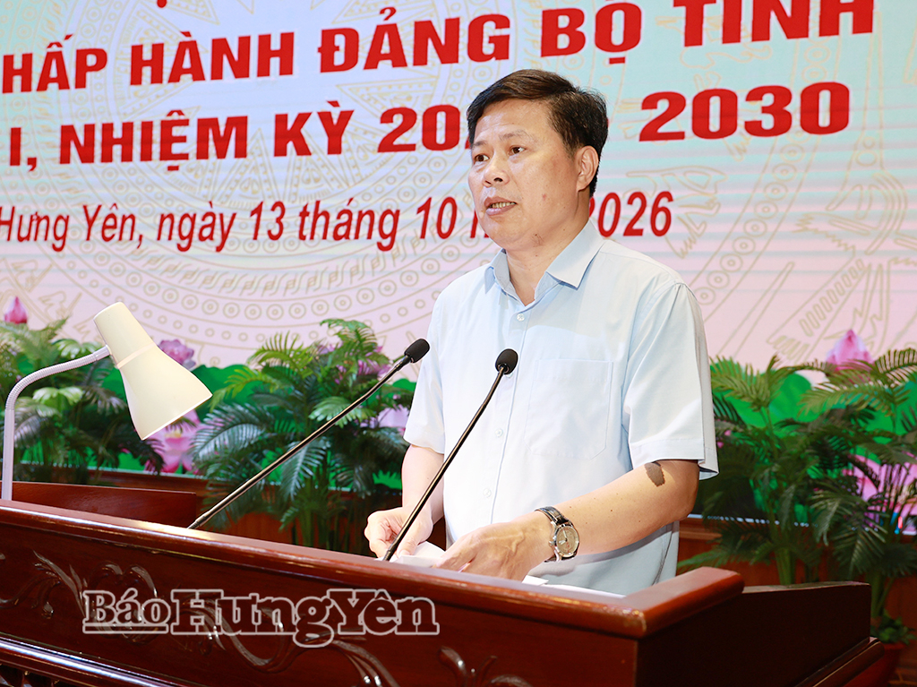Đồng chí Trần Quốc Toản, Phó Bí thư Thường trực Tỉnh ủy, Chủ tịch Ủy ban MTTQ Việt Nam tỉnh báo cáo tình hình, kết quả thực hiện nhiệm vụ công tác xây dựng Đảng, hệ thống chính trị quý III và 9 tháng năm 2026; phương hướng, nhiệm vụ trọng tâm quý IV năm 2026 của tỉnh.