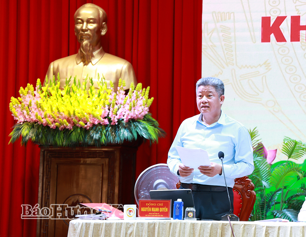 Đồng chí Nguyễn Mạnh Quyền, Phó Bí thư Tỉnh ủy, Chủ tịch UBND tỉnh điều hành thảo luận tại hội nghị.
