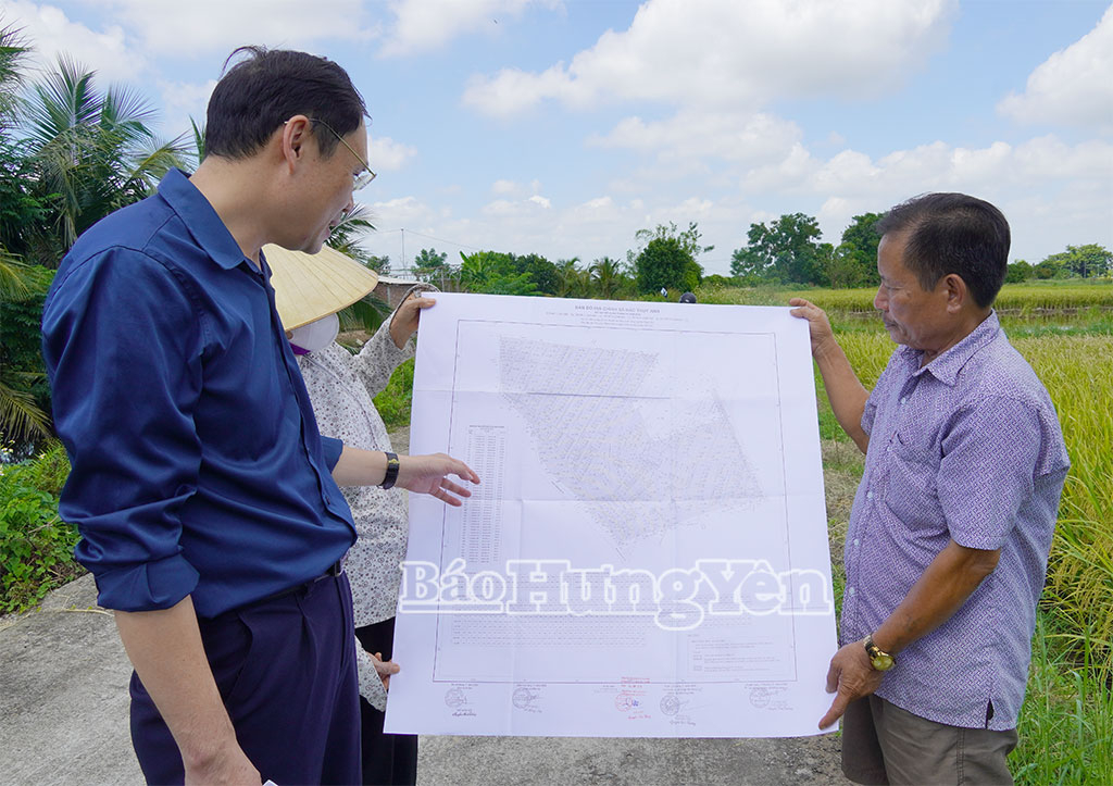 Người dân thôn Văn Tràng, xã Bắc Thụy Anh rà soát diện tích đất nông nghiệptrong phạm vi dự án cụm công nghiệp Thụy Văn cần phải giải phóng mặt bằng