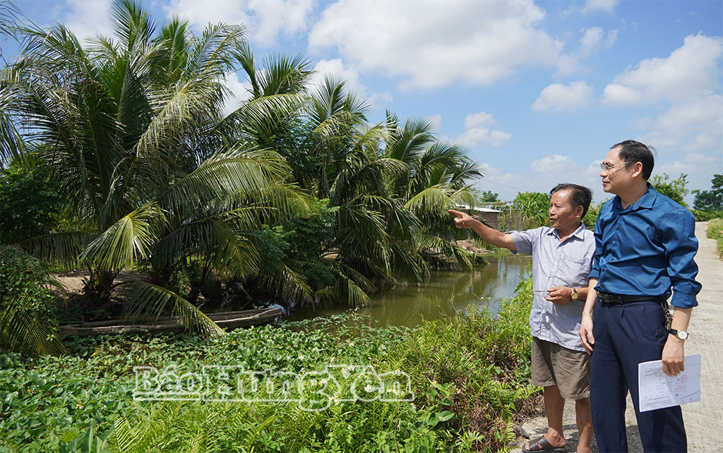 Ông Đỗ Văn Sường, Phó trưởng thôn Văn Tràng (xã Bắc Thụy Anh) đồng thuận bàn giao hơn 1.000 m2 đất nông nghiệp để thực hiện dự án Cụm công nghiệp Thụy Văn.