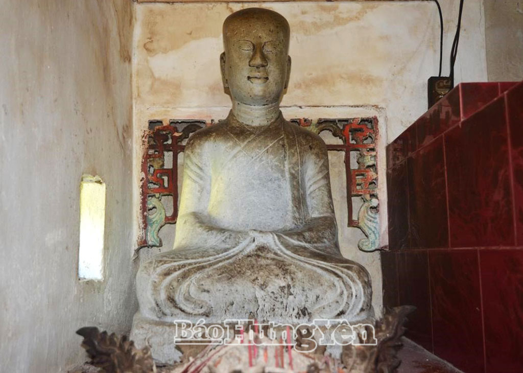 Một trong 10 pho tượng đá thời Mạc tại chùa Hội, xã A Sào. (Nguồn ảnh: Ban Quản lý di tích tỉnh)