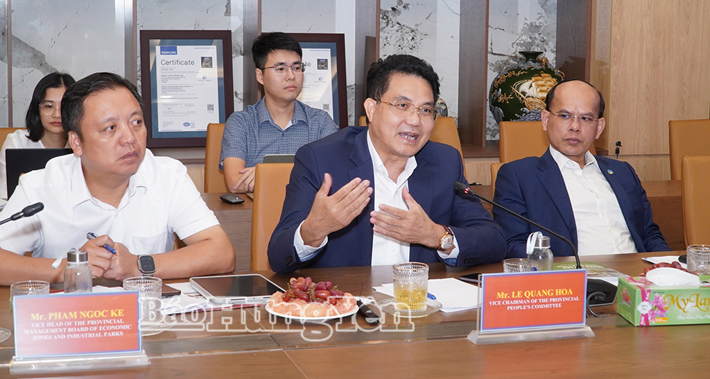 Lãnh đạo Tập đoàn BK Energy (Hàn Quốc) phát biểu tại buổi làm viêc.