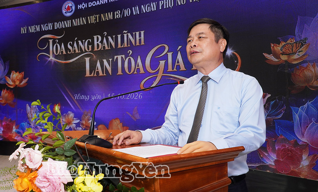 Đồng chí Phó Chủ tịch UBND tỉnh Phạm Văn Nghiêm phát biểu tại buổi gặp mặt.