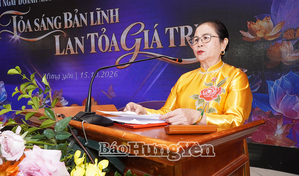 Lãnh đạo Hội Doanh nhân nữ tỉnh phát biểu tại buổi găp mặt.