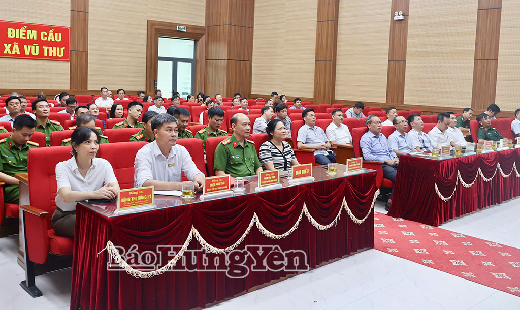 Các đại biểu dự hội nghị tại điểm cầu xã Vũ Thư. Ảnh Trịnh Cường