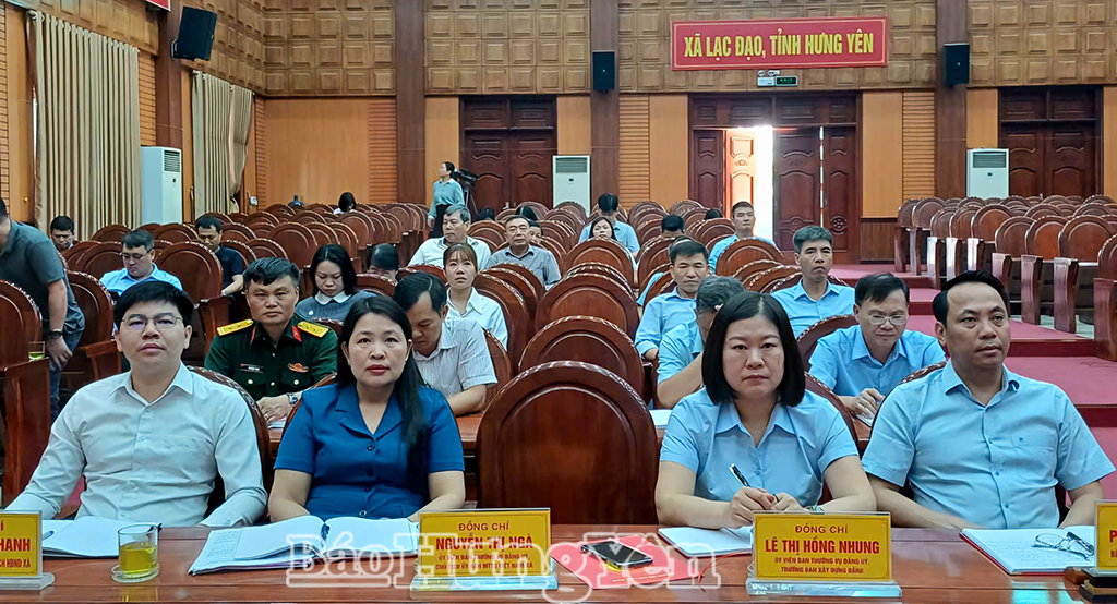 Các đại biểu dự hội nghị tại điểm cầu xã Lạc Đạo. Ảnh: Thu Yến 