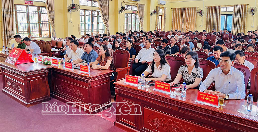 Các đại biểu dự hội nghị tại điểm cầu xã Hồng Vũ. Ảnh: Vũ Huế 