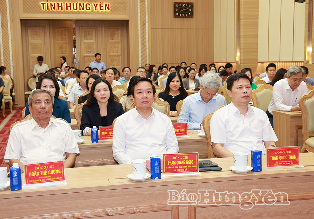 Các đồng chí: Phạm Quang Ngọc, Ủy viên Ban Chấp hành Trung ương Đảng, Bí thư Tỉnh ủy; Trần Quốc Toản, Phó Bí thư Thường trực Tỉnh ủy, Chủ tịch Ủy ban MTTQ Việt Nam tỉnh cũng các đồng chí lãnh đạo tỉnh và các đại biểu dự hội nghị tại điểm cầu trụ sở Tỉnh ủy Hưng Yên.