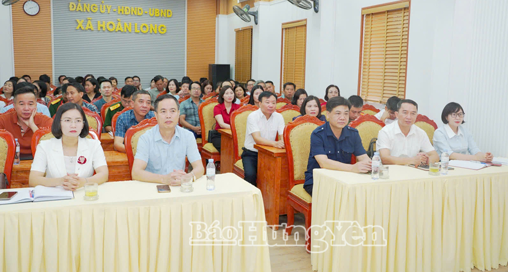 Các đại biểu dự hội nghị tại điểm cầu xã Hoàn Long.
