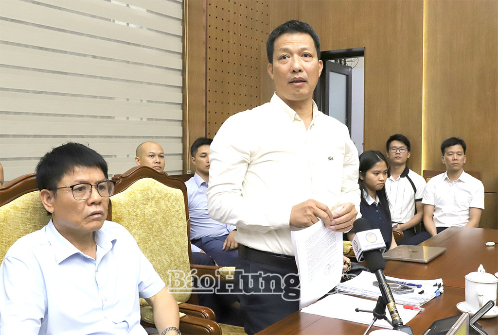 Đại diện doanh nghiệp phát biểu tại cuộc họp.