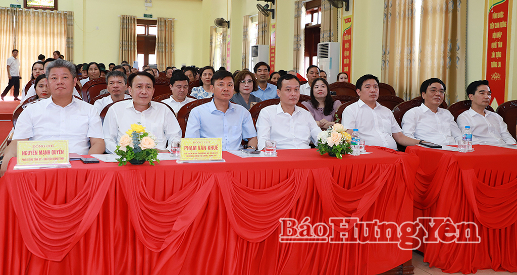Đồng chí Nguyễn Mạnh Quyền, Phó Bí thư Tỉnh ủy, Chủ tịch UBND tỉnh và các đại biểu dự hội nghị.
