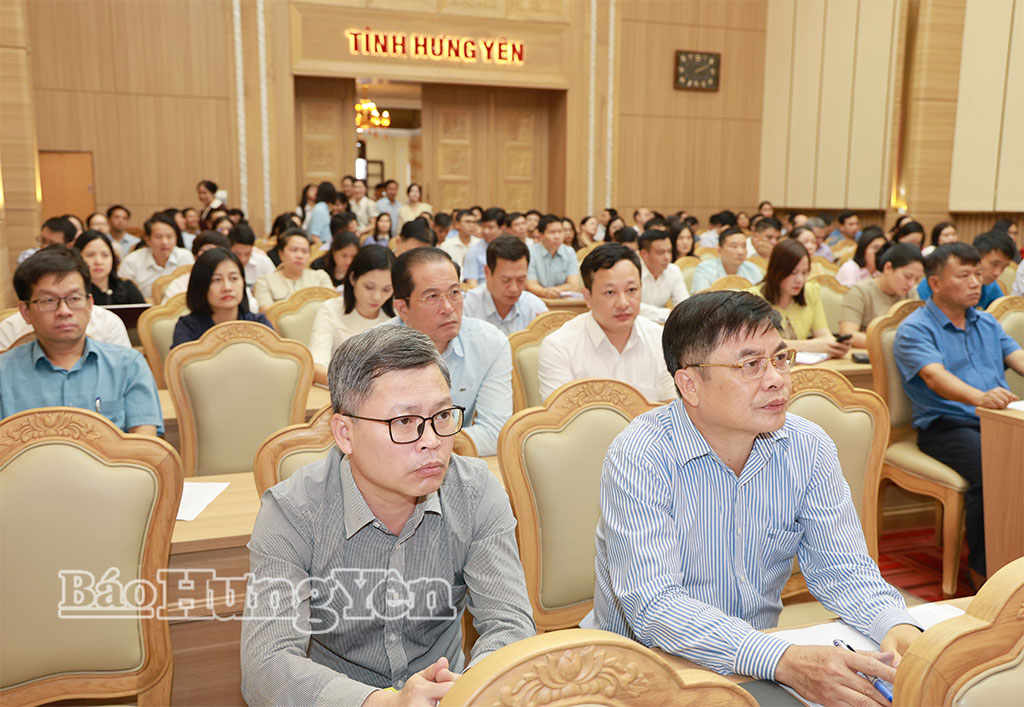 Các đại biểu dự hội nghị tại điểm cầu Tỉnh ủy Hưng Yên.