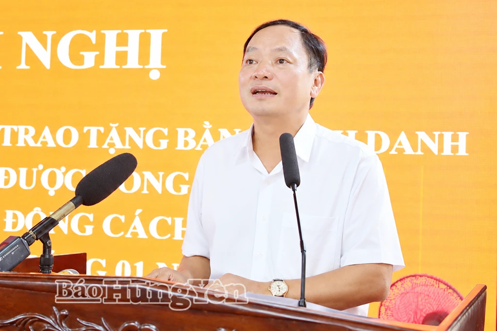 Đồng chí Trần Quốc Văn, Phó Bí thư Tỉnh ủy, Chủ tịch HĐND tỉnh phát biểu tại hội nghị.
