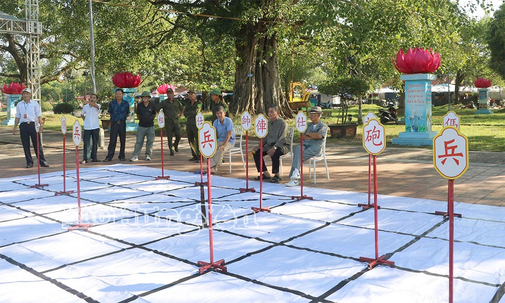 Thi đấu cờ tướng tại lễ hội chùa Keo mùa Thu.
