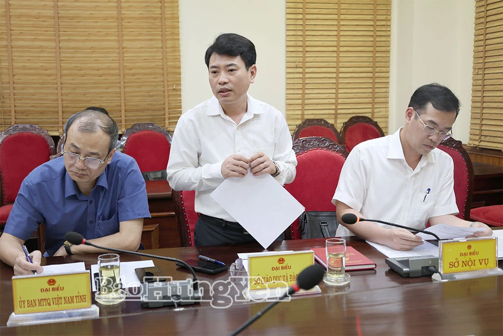 Lãnh đạo Sở Giáo dục và Đào tạo phát biểu tại buổi làm việc.
