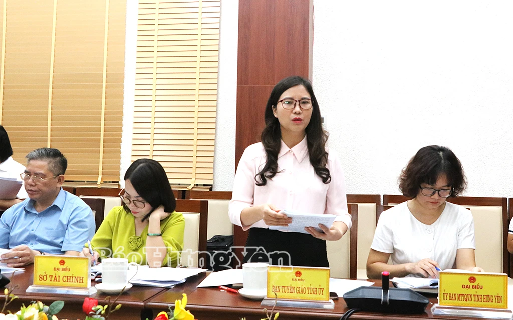 Đại diện lãnh đạo Ban Tuyên giáo Tỉnh ủy phát biểu tại cuộc họp. 