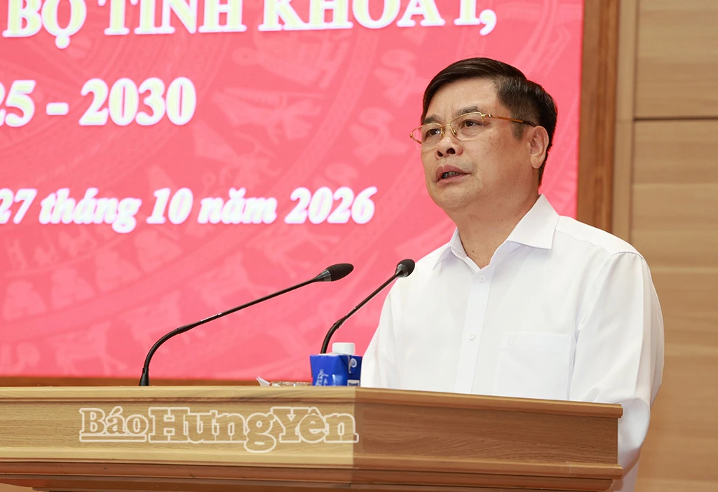 Đồng chí Phạm Văn Nghiêm, Phó Chủ tịch UBND tỉnh trình bày một số nội dung tại hội nghị.