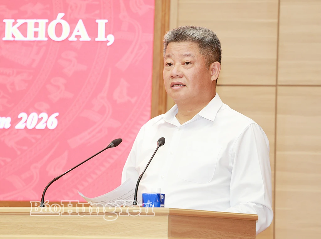 Đồng chí Nguyễn Mạnh Quyền, Phó Bí thư Tỉnh ủy, Chủ tịch UBND tỉnh điều hành thảo luận tại hội nghị.
