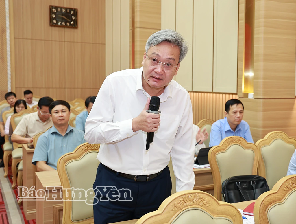 Các đại biểu thảo luận tại hội nghị.