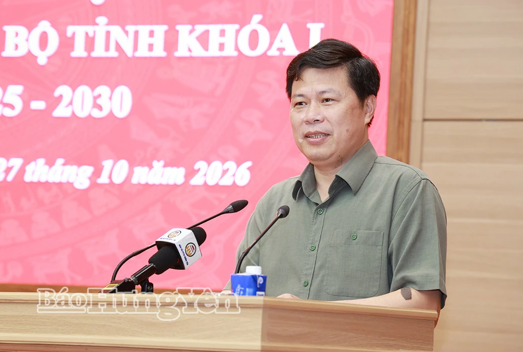 Đồng chí Trần Quốc Toản, Phó Bí thư Thường trực Tỉnh ủy, Chủ tịch Ủy ban MTTQ Việt Nam tỉnh trình bày dự thảo Nghị quyết Hội nghị Ban Chấp hành Đảng bộ tỉnh khóa I, nhiệm kỳ 2025 - 2030.