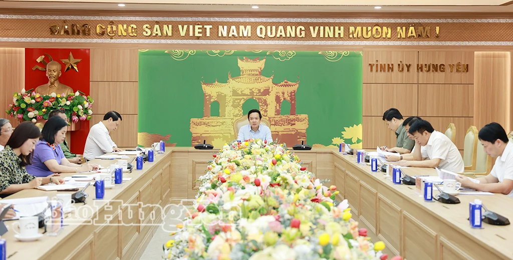 Đồng chí Phạm Quang Ngọc, Ủy viên Ban Chấp hành Trung ương Đảng, Bí thư Tỉnh ủy, Trưởng ban Chỉ đạo tỉnh chủ trì cuộc họp.