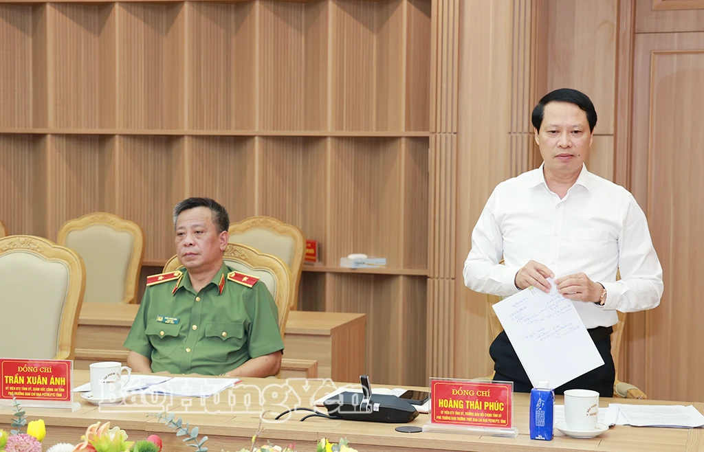 Đồng chí Hoàng Thái Phúc, Ủy viên Ban Thường vụ Tỉnh ủy, Trưởng ban Nội chính Tỉnh ủy, Phó Trưởng ban Thường trực Ban Chỉ đạo tỉnh phát biểu tại cuộc họp.