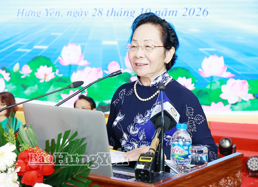 Đồng chí Nguyễn Thị Doan, nguyên Ủy viên Ban Chấp hành Trung ương Đảng, nguyên Phó Chủ tịch nước, Phó Chủ tịch không chuyên trách Ủy ban Trung ương MTTQ Việt Nam, Chủ tịch Hội Khuyến học Việt Nam phát biểu tại Đại hội.
