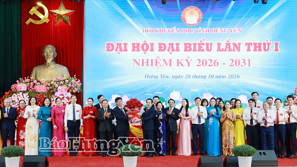Các đồng chí: Nguyễn Thị Doan, nguyên Ủy viên Ban Chấp hành Trung ương Đảng, nguyên Phó Chủ tịch nước, Phó Chủ tịch không chuyên trách Ủy ban Trung ương MTTQ Việt Nam, Chủ tịch Hội Khuyến học Việt Nam; Phạm Quang Ngọc, Ủy viên Ban Chấp hành Trung ương Đảng, Bí thư Tỉnh ủy chúc mừng Ban Chấp hành Hội Khuyến học tỉnh khóa I, nhiệm kỳ 2026 - 2031.