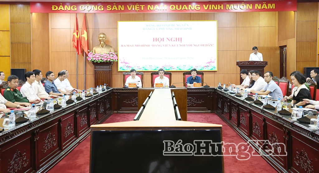 Các đồng chí: Nguyễn Văn Chiến, Phó Trưởng ban Tuyên giáo Trung ương; Trần Quốc Toản, Phó Bí thư Thường trực Tỉnh ủy, Chủ tịch Ủy ban MTTQ Việt Nam tỉnh; Nguyễn Tuấn Phong, Trưởng ban Tuyên giáo Tỉnh ủy và đại biểu dự hội nghị.