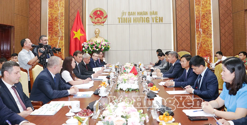 Bộ trưởng Bộ Ngoại giao Maxim Ryzhenkov cùng Đoàn công tác cấp cao nước Cộng hòa Belarus làm việc với các đồng chí lãnh đạo tỉnh.