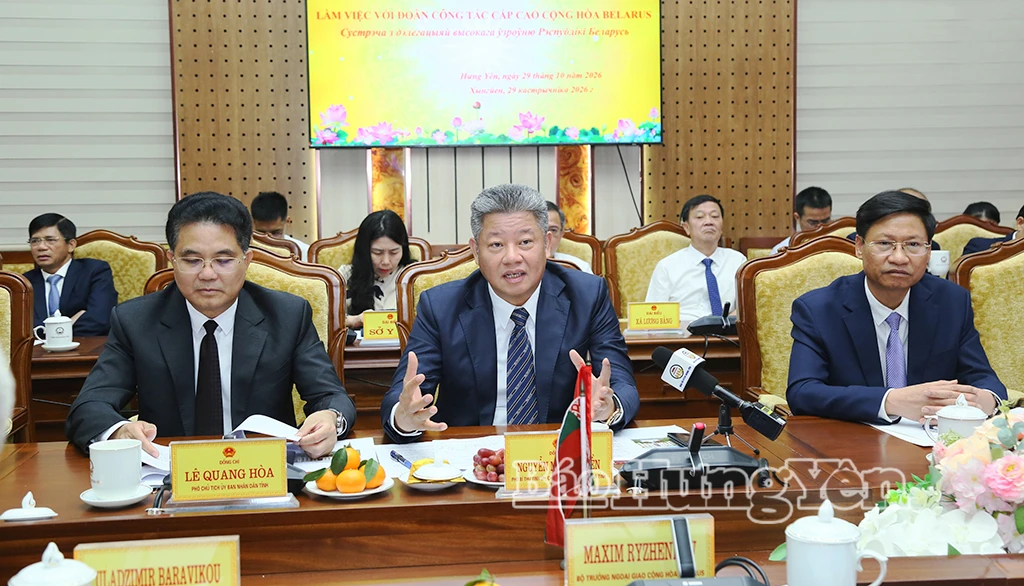 Đồng chí Nguyễn Mạnh Quyền, Phó Bí thư Tỉnh ủy, Chủ tịch UBND tỉnh phát biểu tại buổi làm việc.