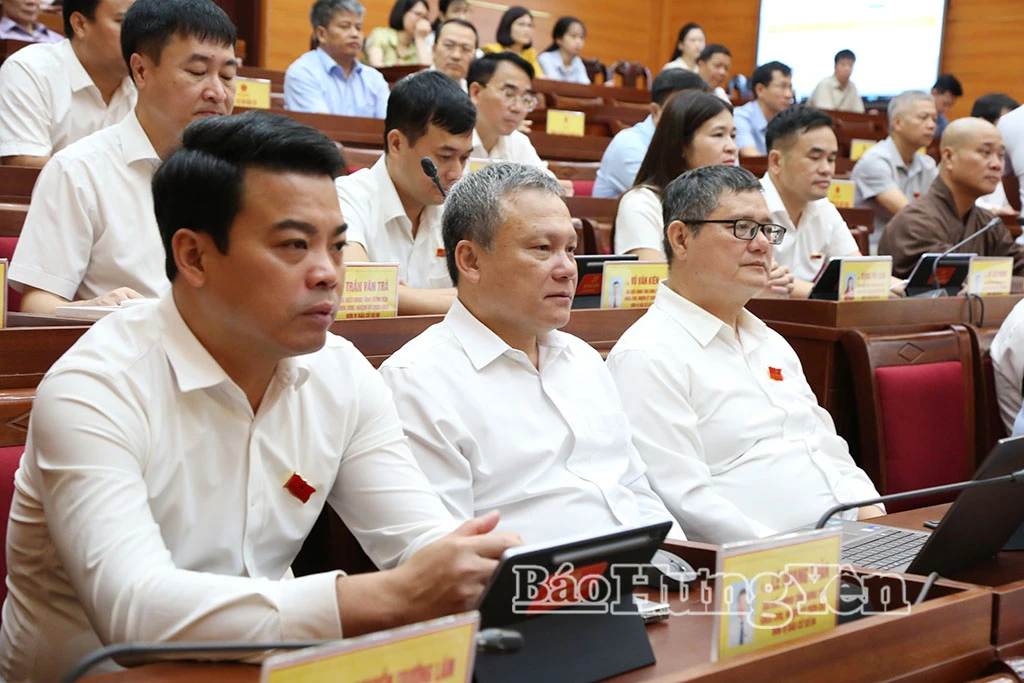Các đại biểu dự kỳ họp.