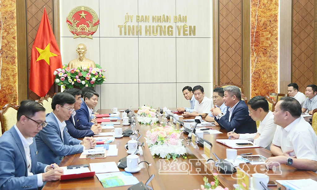 Các đại biểu dự buổi làm việc.
