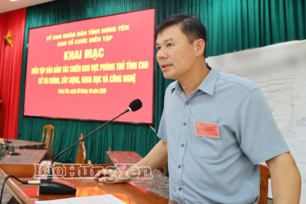 Đồng chí Nguyễn Lê Huy, Ủy viên Ban Thường vụ Tỉnh ủy, Phó Chủ tịch Thường trực UBND tỉnh, Phó Trưởng ban Tổ chức diễn tập tỉnh phát biểu khai mạc diễn tập.